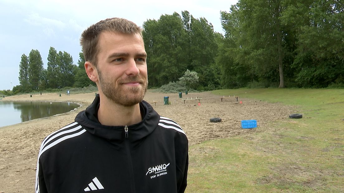 Sportcoach Rick Imanse bij Eilandstrijders op de Grevelingendam